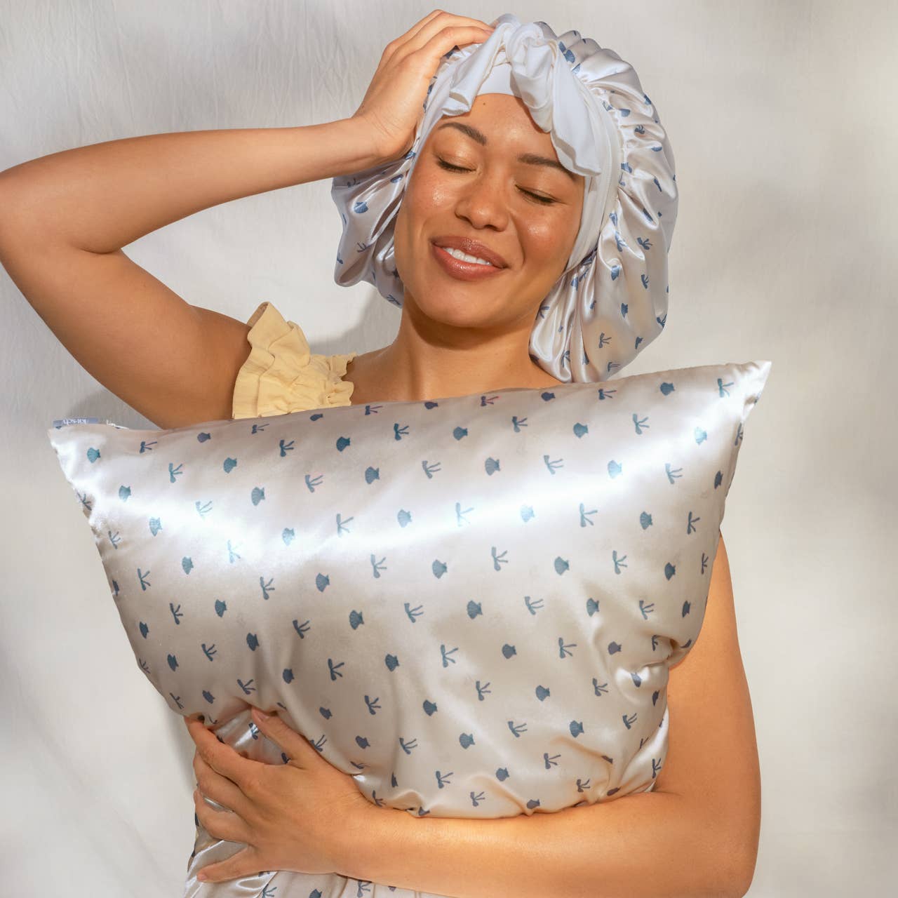 Standard Satin Pillowcase : Pearlized Cream & Coastal Blue Print