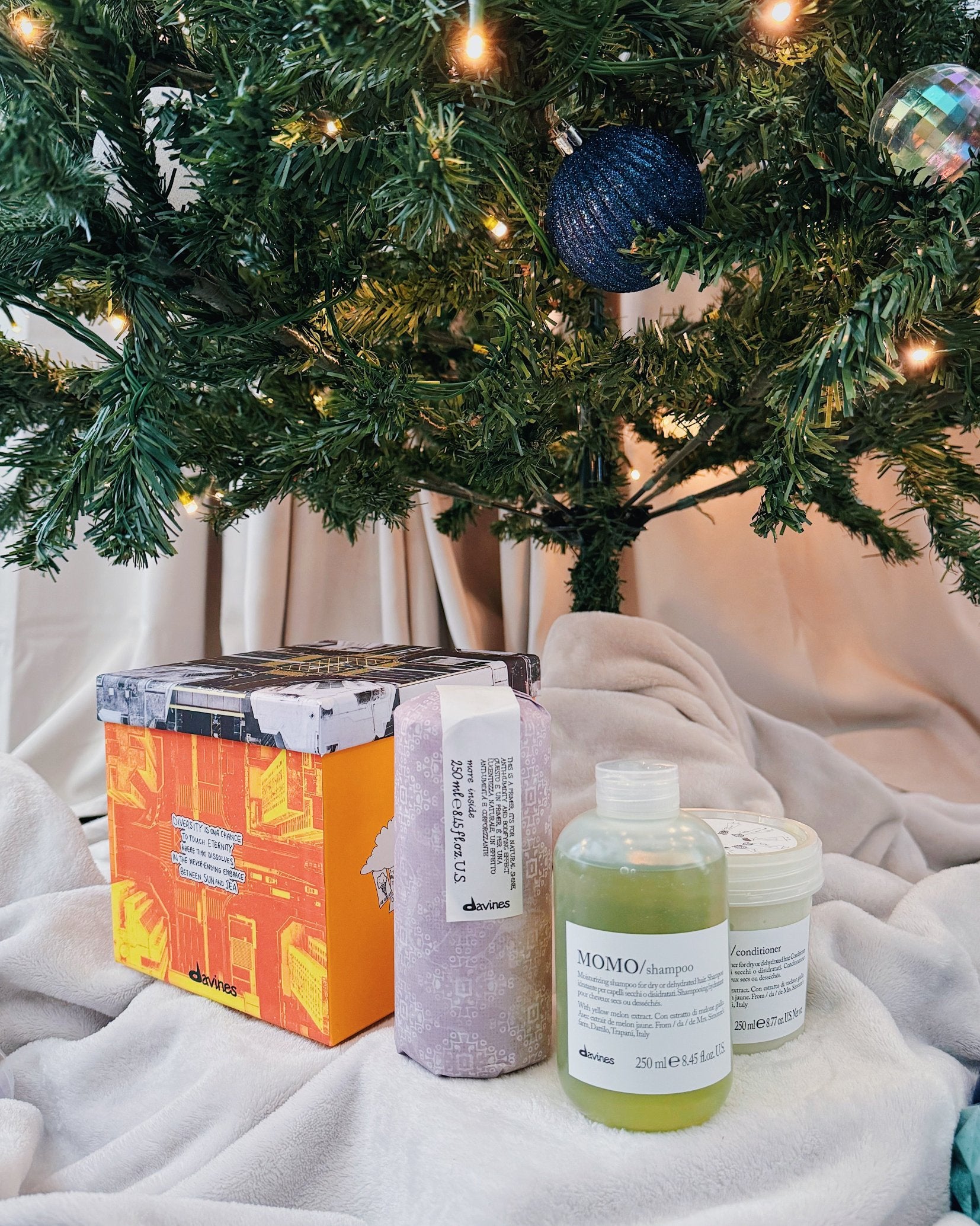 Davines MOMO Holiday Set