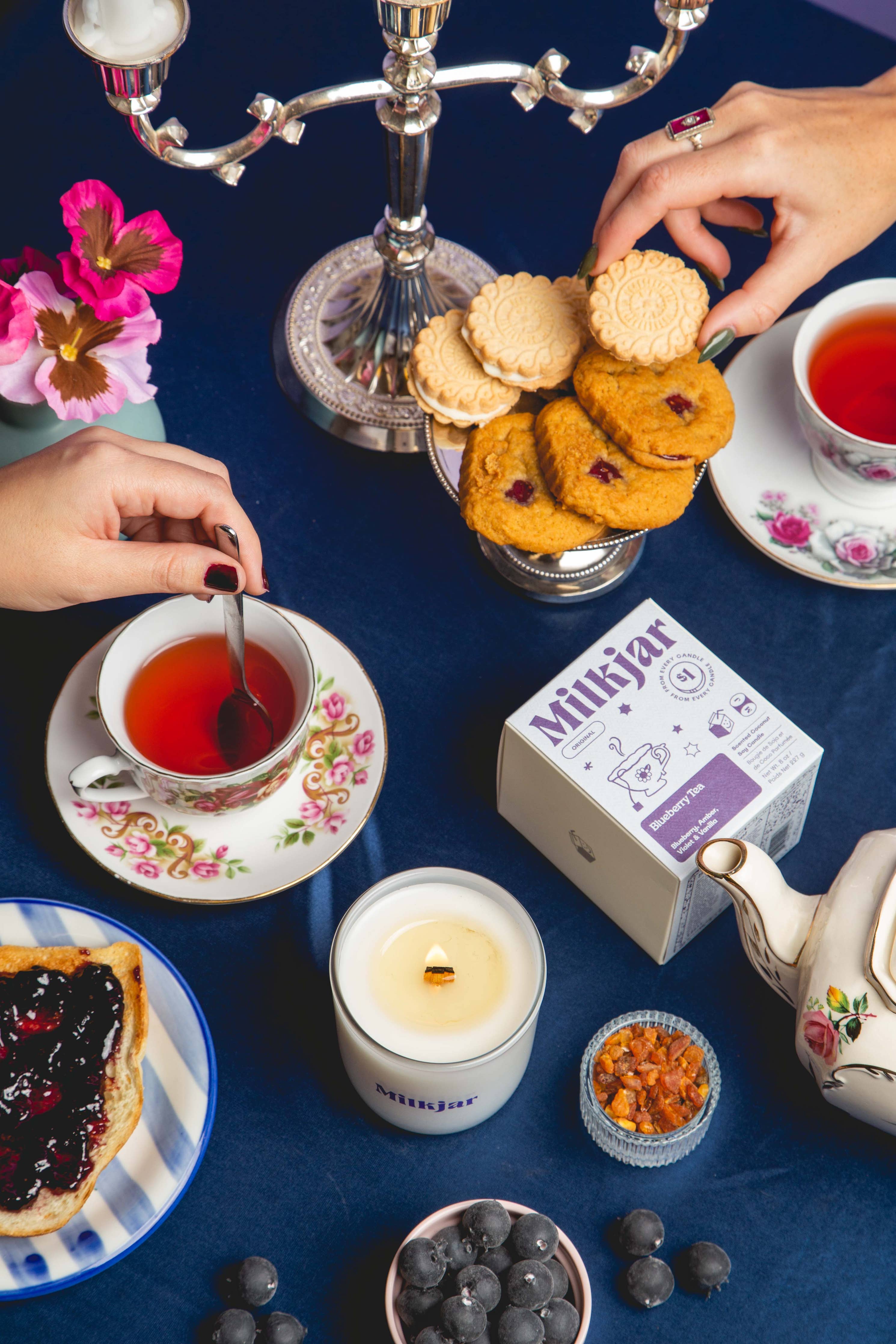 Blueberry Tea : Blueberry, Amber, Vanilla Coconut Soy Candle